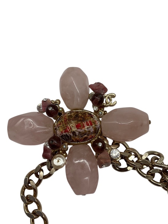 CHANEL RARE 2005 ROSE QUARTZ STONE EMBELLISHED CC LOGO PENDANT GOLD CHAIN BELT main image 6